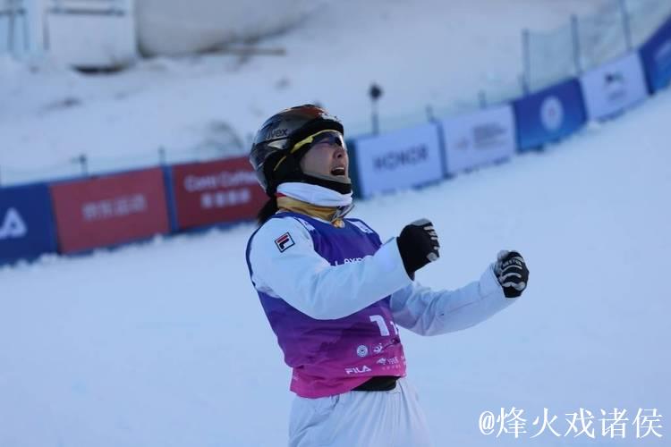 世界杯崇礼站:中国自由式滑雪空中技巧队勇夺三枚金牌 世界杯崇礼站:中国自由式滑雪空中技巧队勇夺三枚金牌